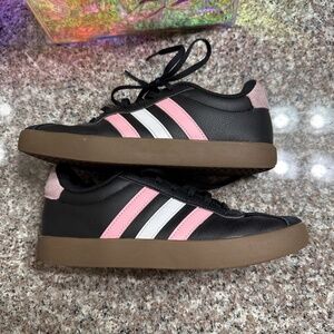 Addidas black and pink size 5!